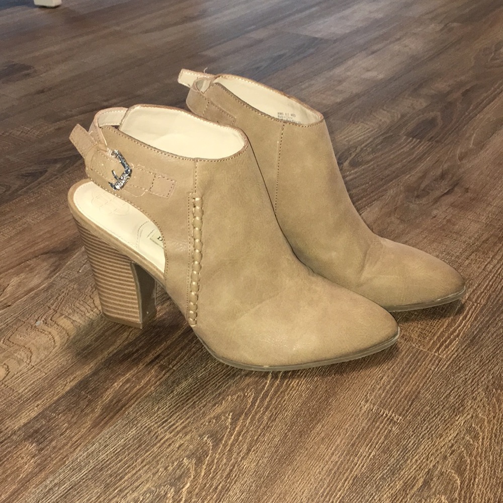 Dana Buchman heels